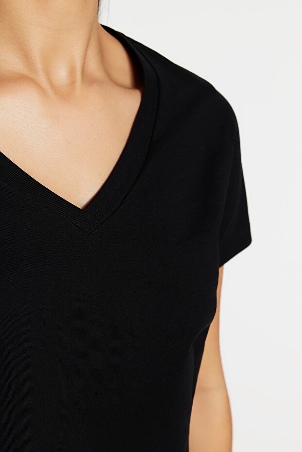 Siyah %100 Pamuk Basic V Yaka Örme T-Shirt TWOSS23TS00001 - 4