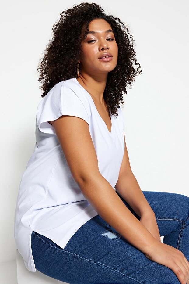 Beyaz Relaxed V Yaka Yırtmaçlı %100 Pamuk Örme T-Shirt TBBSS22BF0036 - 1