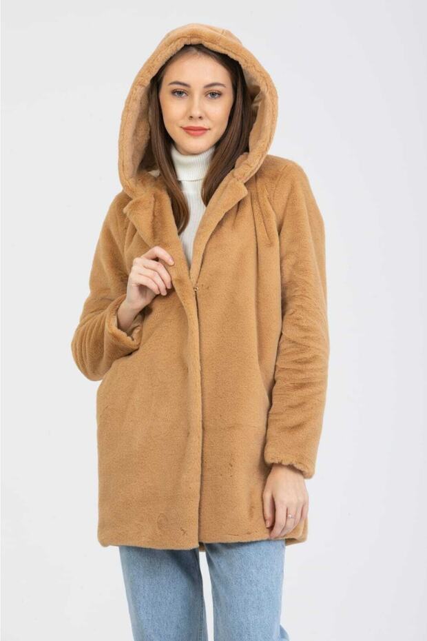 سترة بغطاء للرأس من فرو الأرنب - 1