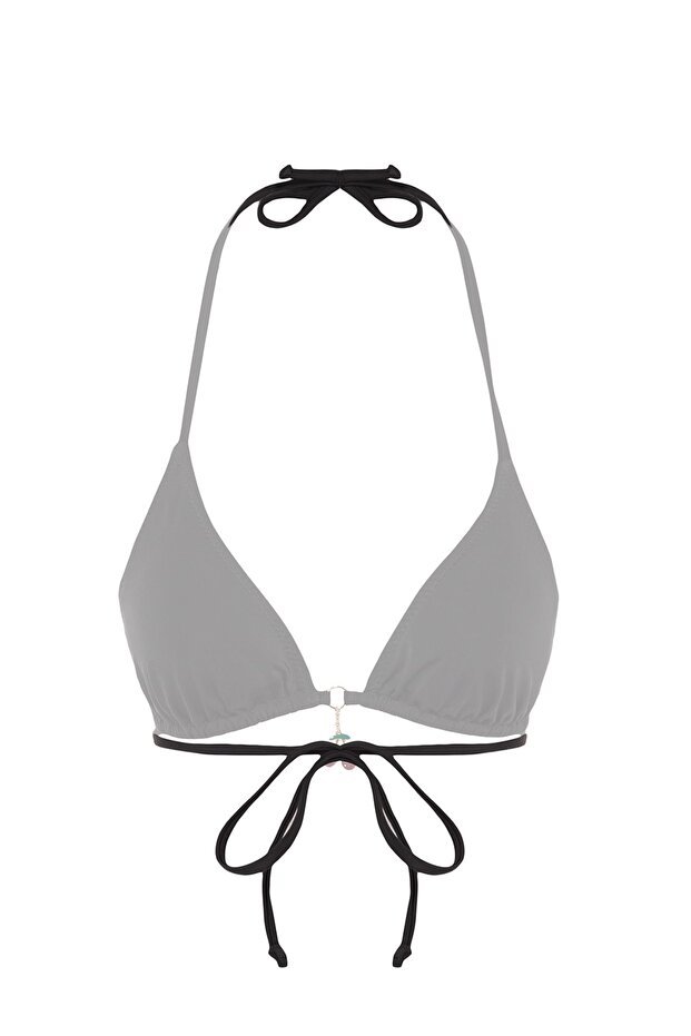Siyah Üçgen Kaplı Charm Aksesuarlı Bikini Üstü TBESS23BU00045 - 8