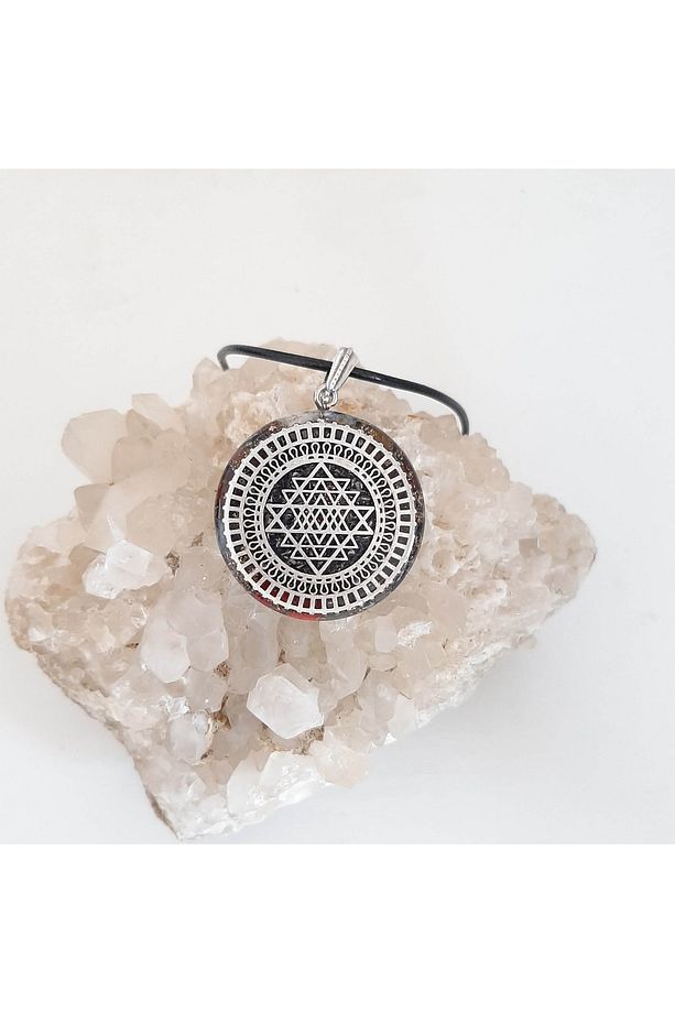 Sri Yantra Orgonit Kolye – Ganslı Ve 7 Çakra Taşlı - 1