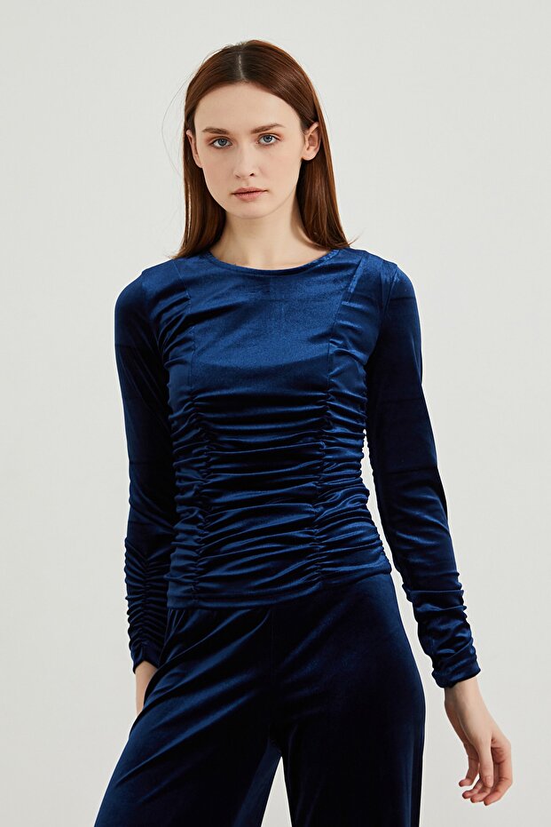 Shromážděné sametové tělo - 1