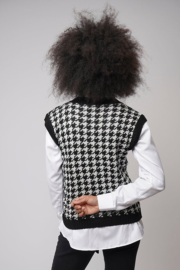 Houndstooth Sweater - 4