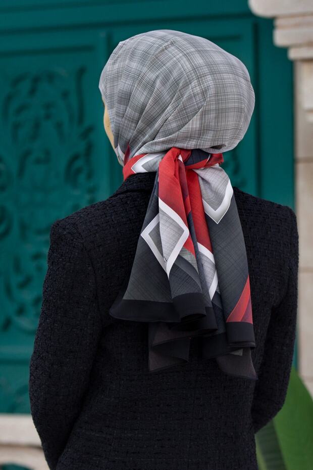 Women's Luxury Medina Silk Shawl Claret Red - Black