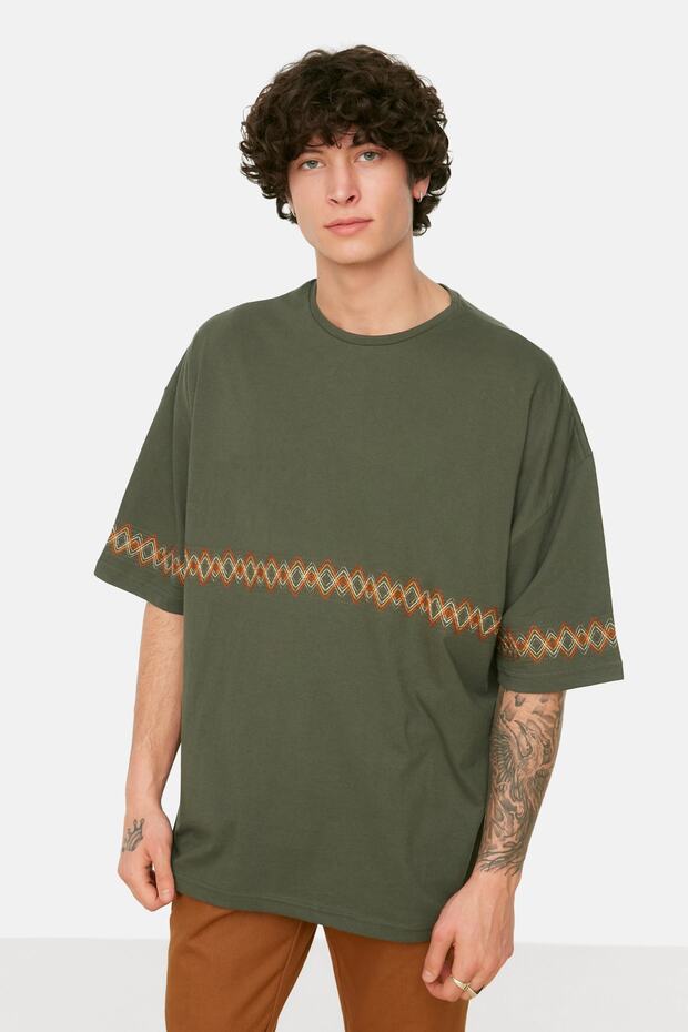 Haki Oversize/Geniş Kesim Bisiklet Yaka Kısa Kollu İşlemeli %100 Pamuk T-Shirt TMNSS21TS1889 - 1