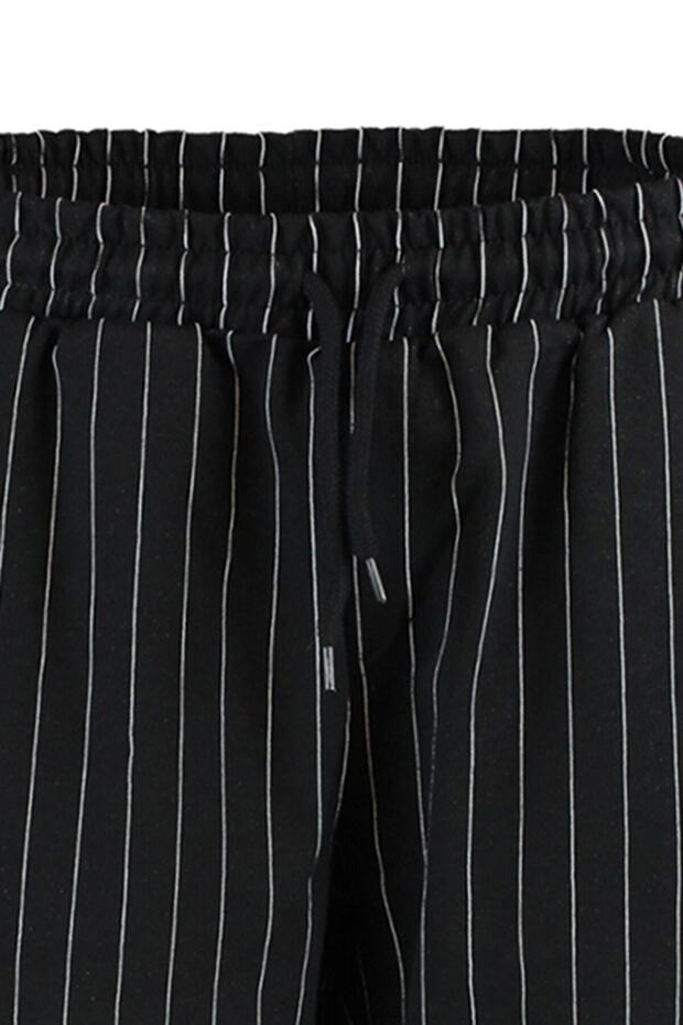 Siyah Regular Orta Boy/Normal Kesim Çizgili Şort TMNSS20SR0200 - 8