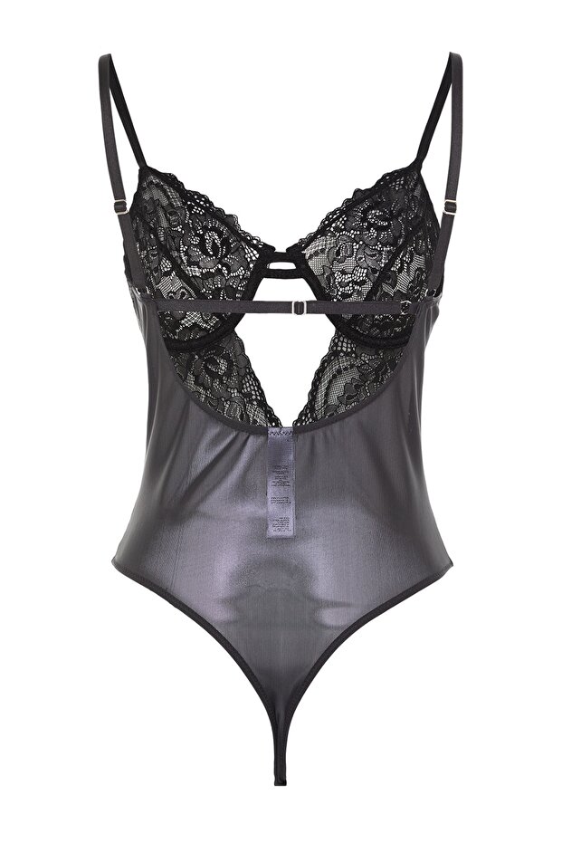 Siyah Dantelli Pencere/Cut Out Detaylı İp Askılı Çıtçıtlı Örme Body THMAW23BD00011 - 4