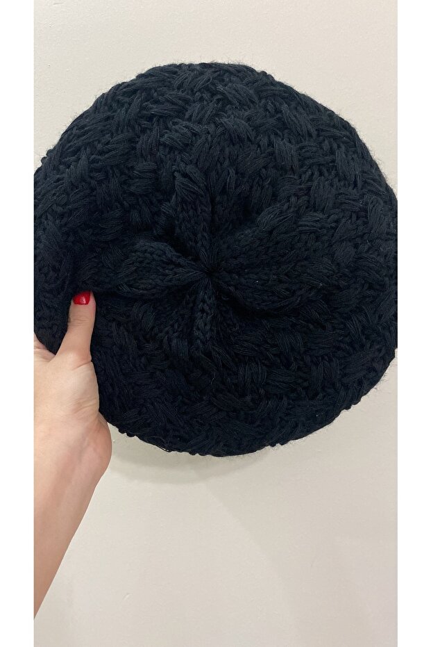Women's Black Knitwear Knitted Painter Beret
