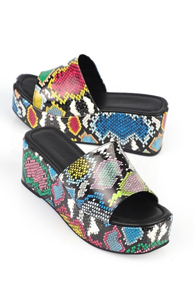 Πολυγυναικείες πλακέ παντόφλες Capone Metallic Wedge με μονό λουρί - 3