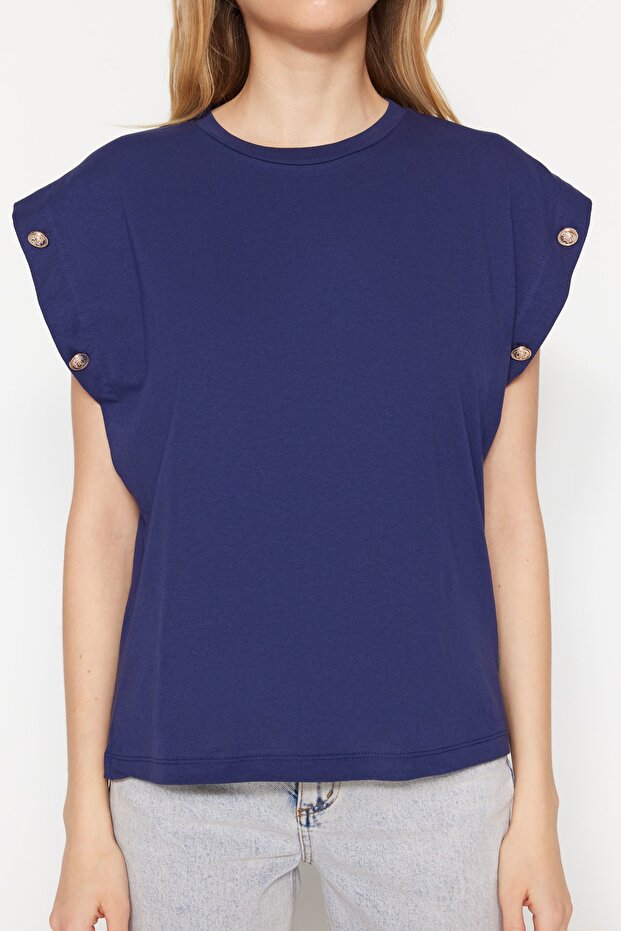 Lacivert %100 Pamuk Düğme Detaylı Vatka Görünümlü Basic Bisiklet Yaka Örme T-Shirt TWOSS23TS00016 - 4