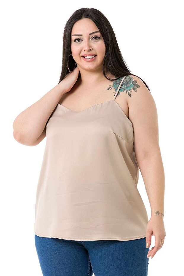 بلوزة بيج من الساتان بحزام رفيع قابل للتعديل مقاس كبير - 1