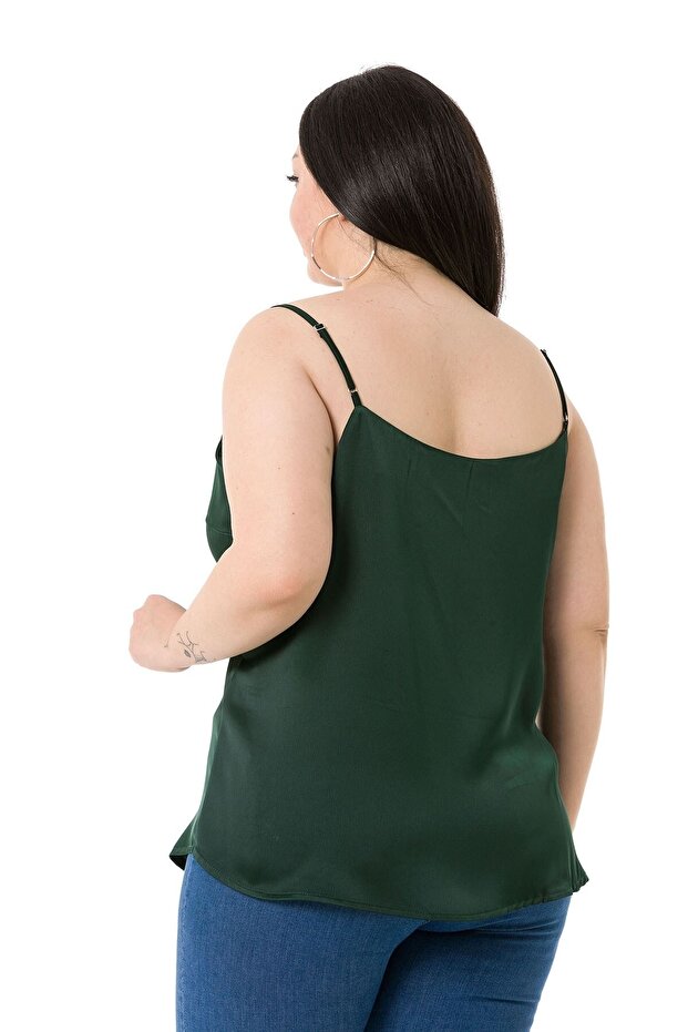 بلوزة من الساتان بحزام رفيع قابل للتعديل مقاس كبير - 5