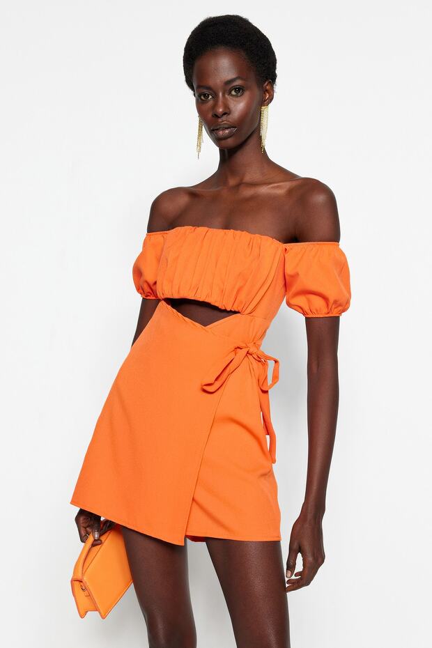 Turuncu Cut Out/Pencere Detaylı Dokuma Kısa Tulum TPRSS22EL1006 - 1