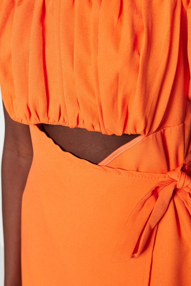 Turuncu Cut Out/Pencere Detaylı Dokuma Kısa Tulum TPRSS22EL1006 - 5