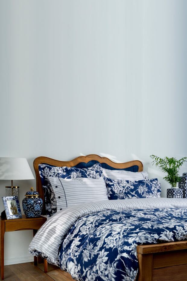 Castore Navy Blue Satin Double Duvet Set