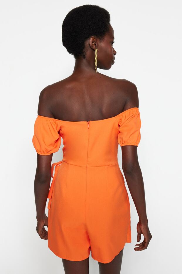 Turuncu Cut Out/Pencere Detaylı Dokuma Kısa Tulum TPRSS22EL1006 - 6