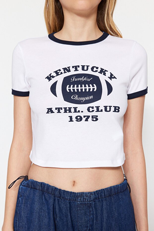 Beyaz %100 Pamuk Slogan Baskılı Fitted/Vücuda Oturan Crop Bisiklet Yaka Örme T-Shirt TWOSS23TS00100 - 3