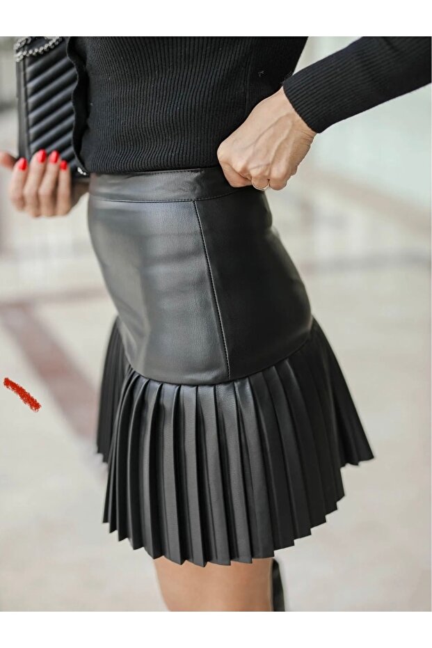 Siyah Pliseli Etek - 3