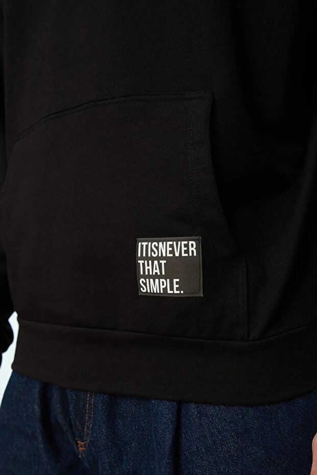 Siyah Kapüşonlu Oversize/Geniş Kesim Uzun Kollu Etiket Aplikeli Sweatshirt TMNSS21SW0221 - 6