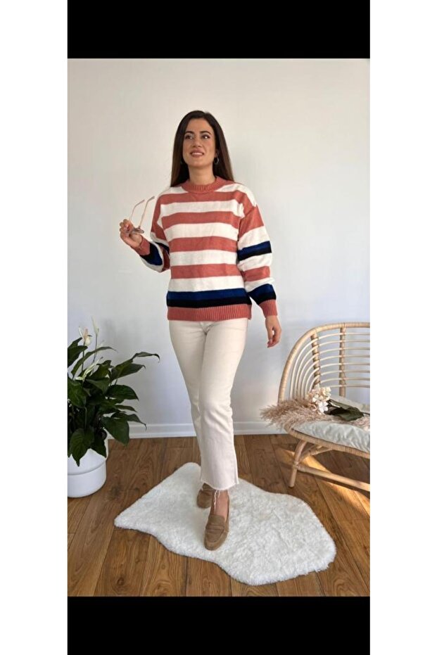 Salmon Navy Blue Black Stone Color Grounded Knitwear Sweater