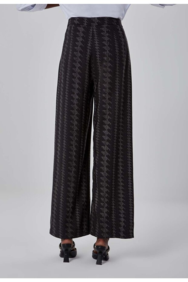 Zigzag Patterned Black Trousers - 4
