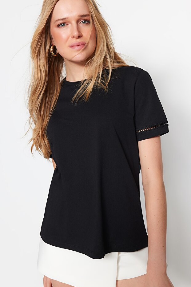 Siyah %100 Pamuk İşleme Detaylı Basic Bisiklet Yaka Örme T-Shirt TWOSS23TS00012 - 1