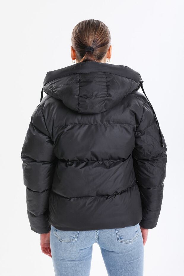 Kadın Siyah Kapüşonlu Şişme Mont - 4