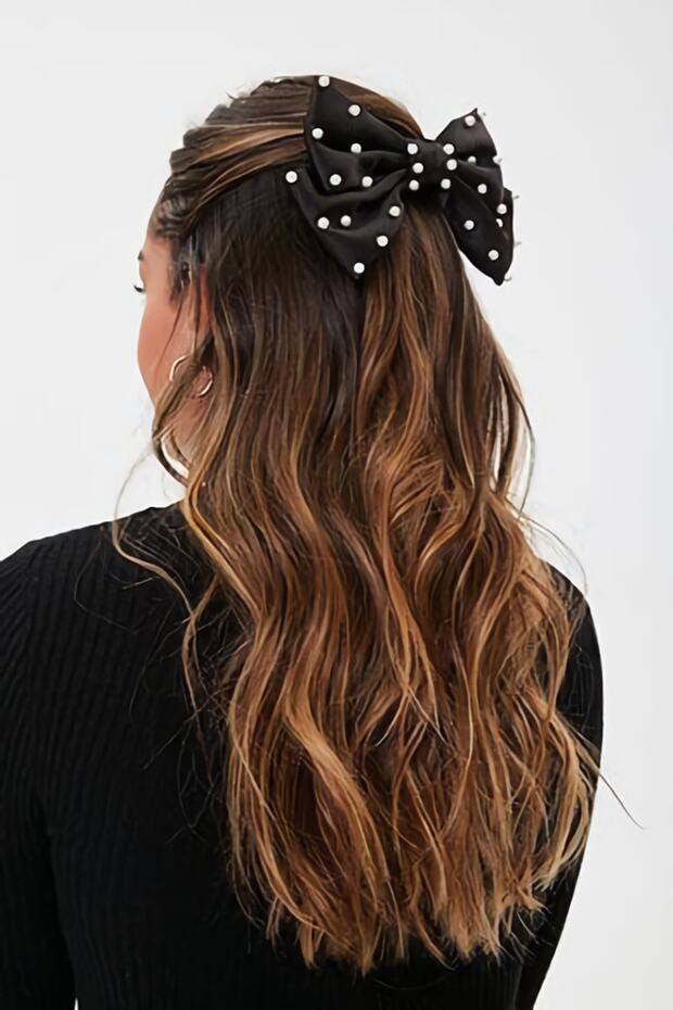 Pearl Stone Detailed Bow Buckle