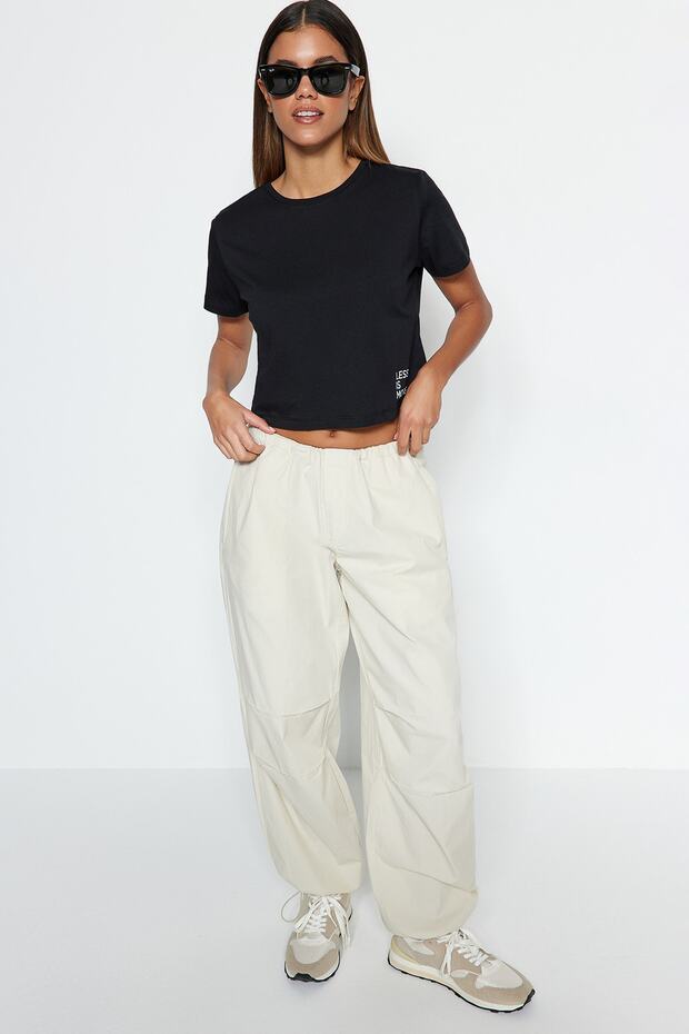 Siyah %100 Pamuk Slogan Baskılı Crop Bisiklet Yaka Örme T-Shirt TWOSS23TS00125 - 2