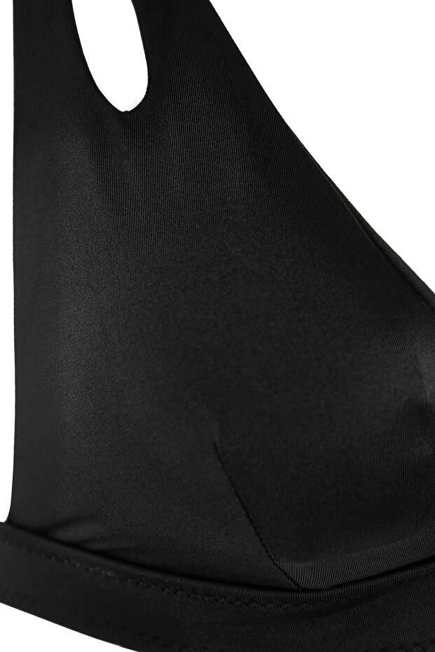 Siyah Cut Out Detaylı Üçgen Kaplı Bikini Üstü TBESS20BU0202 - 7