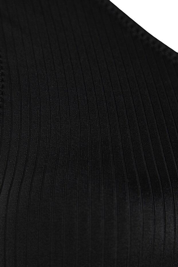 Siyah Tek Omuz Cut Out Detaylı Dokulu Regular Mayo TBESS22MA0064 - 8