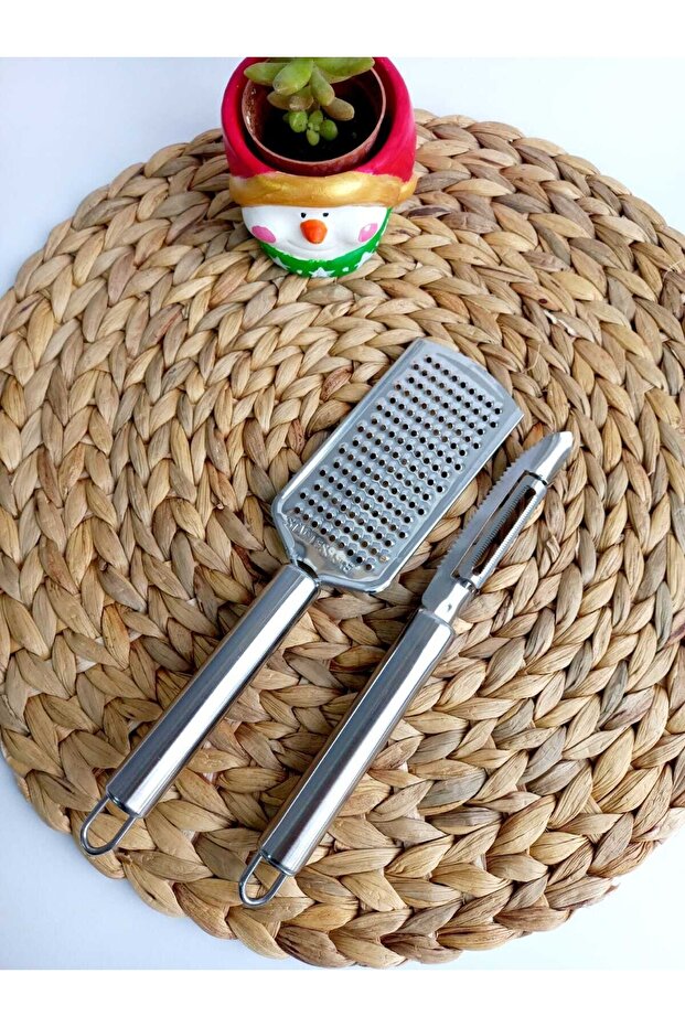 Hand Grater and Peeler Set 2 Pcs Grater, Peeler, Reamer