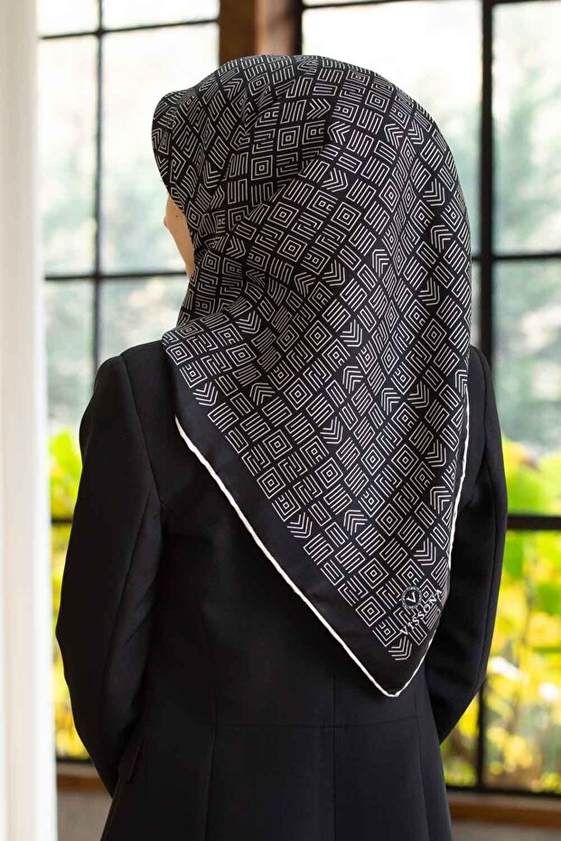 Women's Twill Silk Scarf Black - Cream