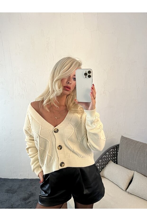 Triko Ponponlu Düğmeli Hırka Krem - 5