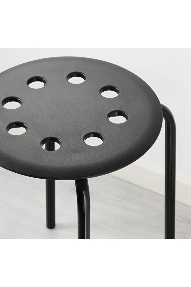 Marıus Tabure, Siyah - 5