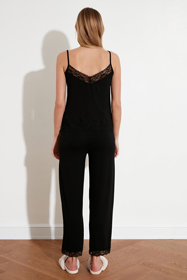 Siyah Dantelli ve Kurdele/Fiyonk Detaylı İp Askılı Viskon Örme Pijama Takımı THMSS20PT0134 - 6