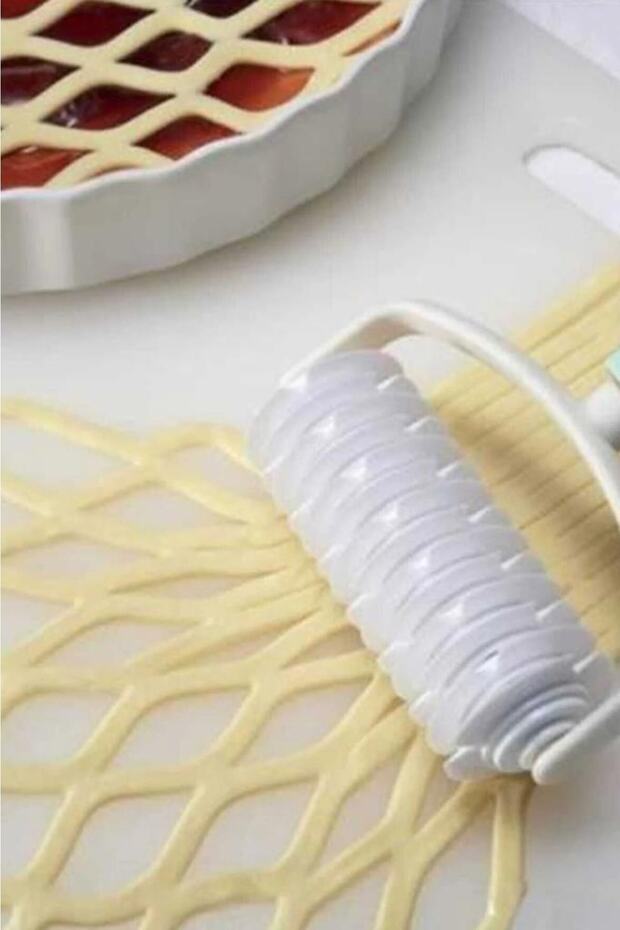 Lattice Shaped Dough Cutter & Shaper