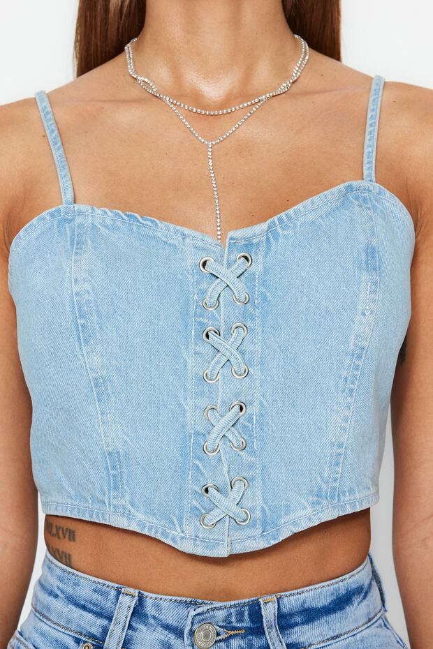 Mavi Kuş Gözü Bağlama Detaylı Kalp Yaka Fitted Crop Denim Büstiyer TWOSS23BS00010 - 4
