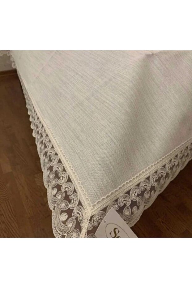 Avangard Sapphire Jute Glittered Linen Laced Care Free Stain Resistant 160 X 260cm Gold-capuccino Tablecloth