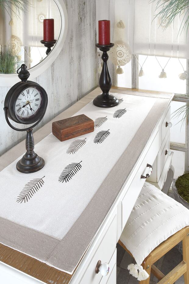 حذاء بولدان من القماش ذو الحواف المطبوعة بالأحجار بنمط أوراق الشجر