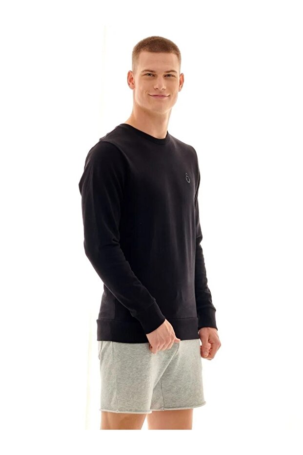سويت شيرت أسود أساسي مرخص للرجال - 2