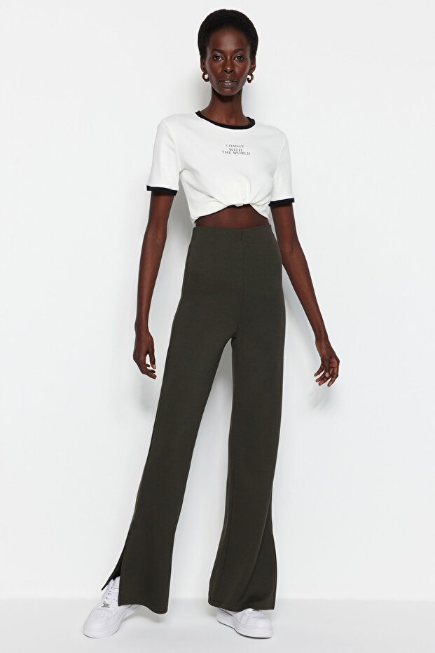 Khakifarbene, seitlich geschlitzte, ausgestellte/spanische Strickhose mit hohem Bund TWOSS23PL00134 - 2