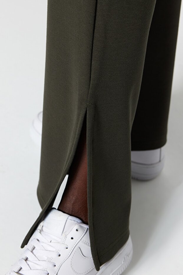 Khakifarbene, seitlich geschlitzte, ausgestellte/spanische Strickhose mit hohem Bund TWOSS23PL00134 - 5