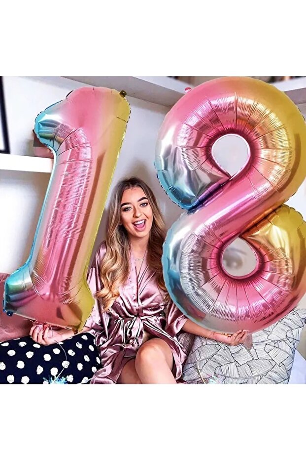 مجموعة رقائق معدنية ملونة لعمر 18 عامًا من Mini Party Store