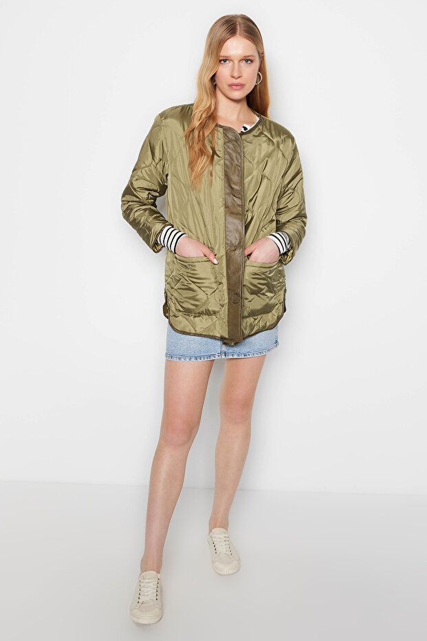 Wodoodporny, pikowany płaszcz w kolorze khaki TWOAW23MO00134 - 12