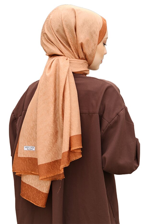 شال مونوغرام بنمط القرفة - 2