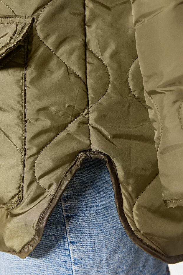 Wodoodporny, pikowany płaszcz w kolorze khaki TWOAW23MO00134 - 15