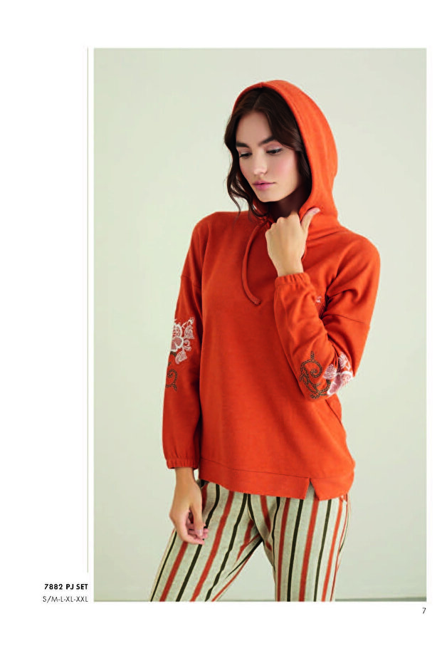 7882 Hooded Sports Set