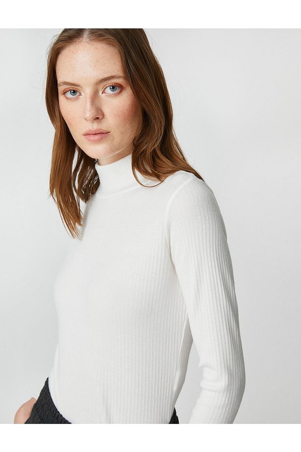 Şahika Ercümen X - Ribanalı Balıkçı Yaka Basic Tişört - 1