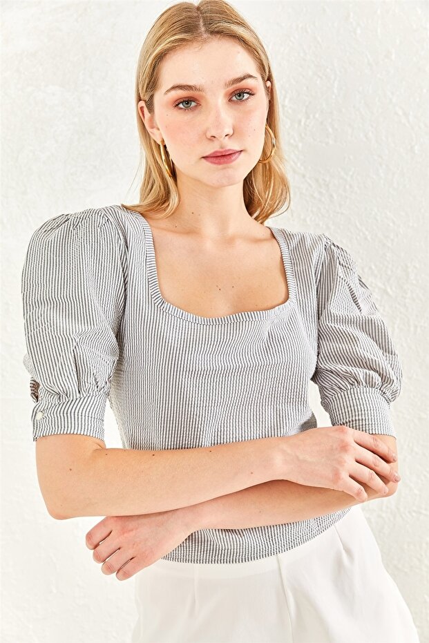 Gray – U-Neck Crinkle Balloon Sleeve Blouse
